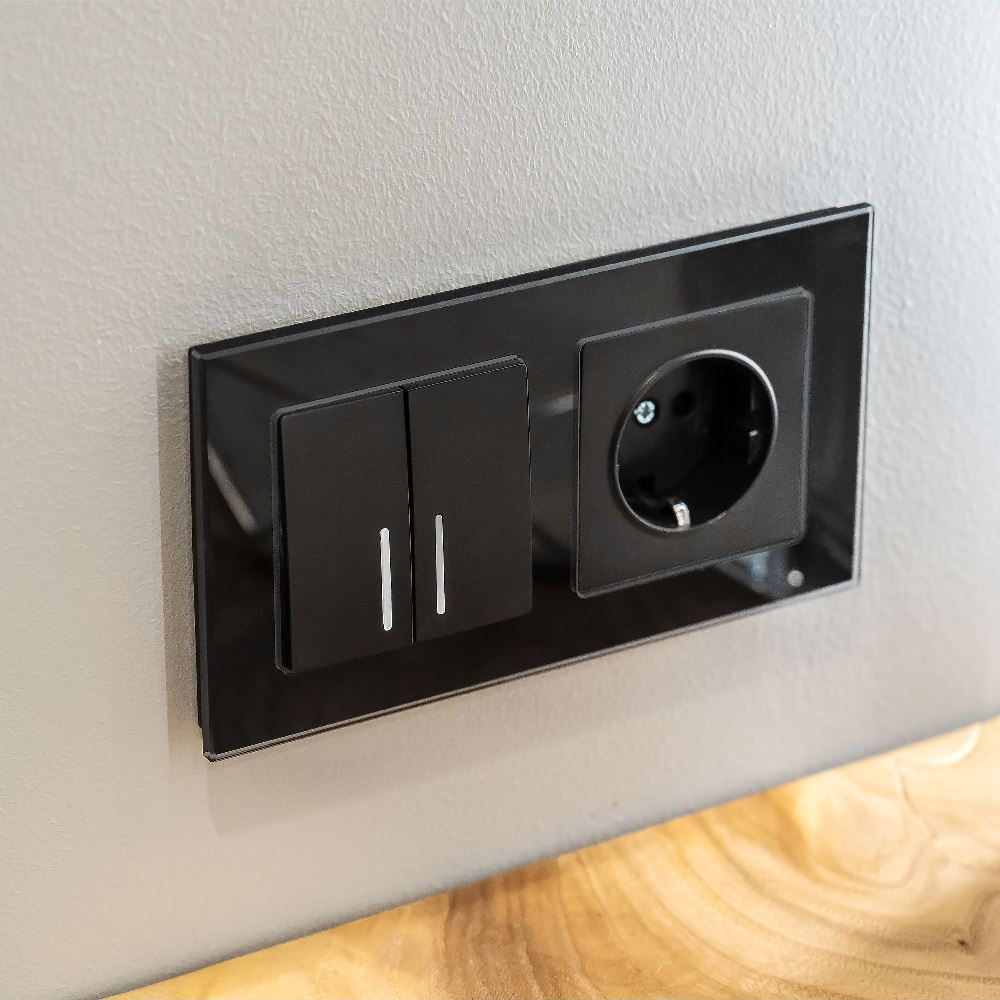 Рамка стеклянная Werkel Favorit на 2 поста Черный W0021108 — изображение 3