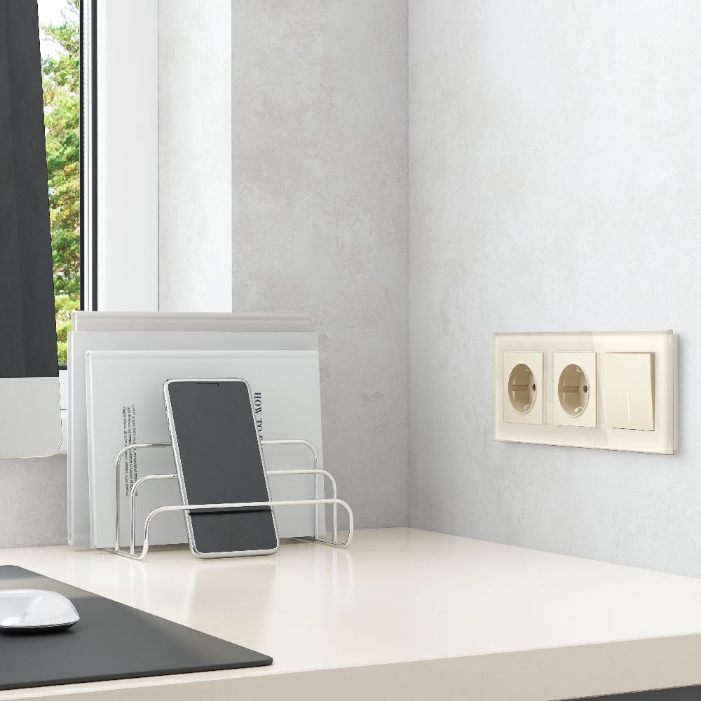 Рамка стеклянная Werkel Favorit на 3 поста Молочный W0031141 — изображение 2