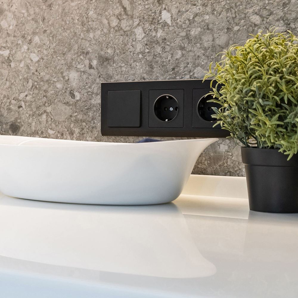 Рамка из поликарбоната Werkel Stark на 3 поста Черный W0031808 — изображение 2