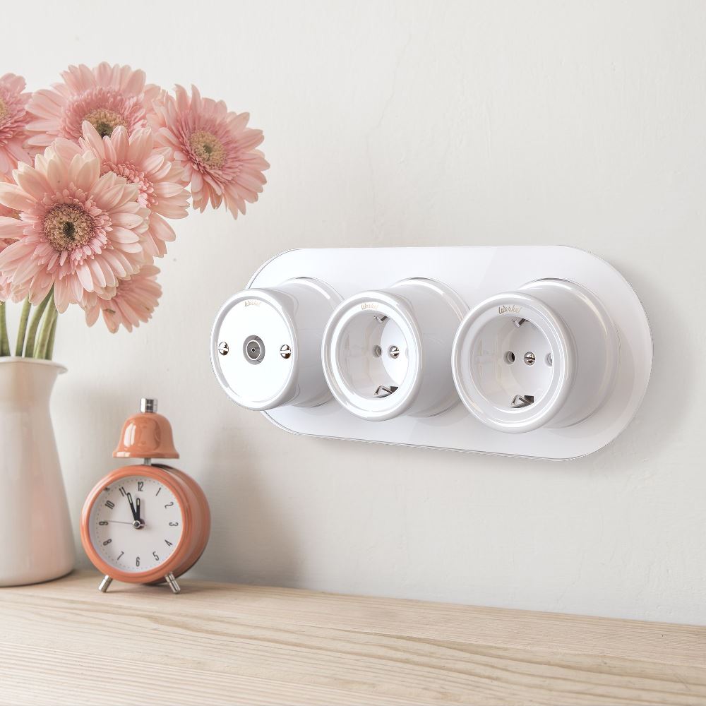 Рамка стеклянная Werkel на 3 поста Белый W0035101 — изображение 2